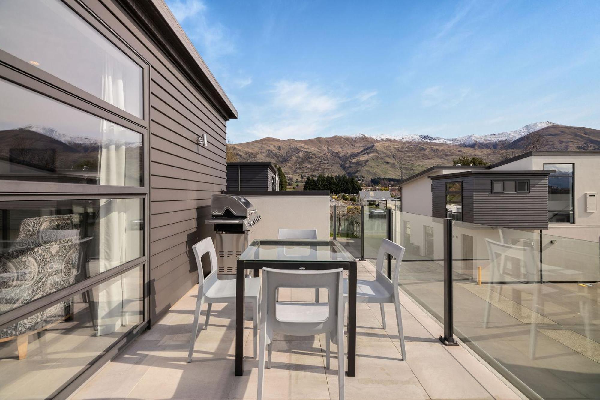 Apartments On Upton Wanaka Exterior photo